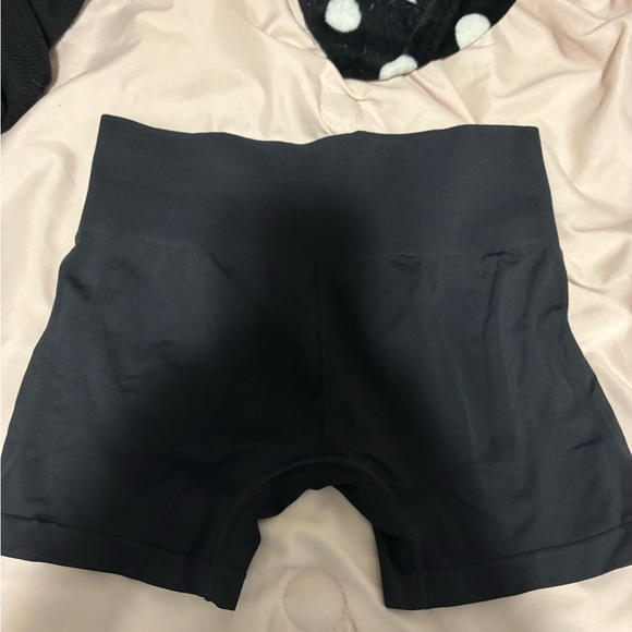 Gym shark short - Picture 2 of 2